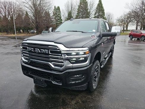 Used 2025 RAM 2500 Laramie AWD/4WD image 2