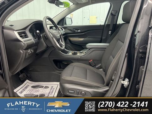 Used 2023 GMC Acadia SLE w/ Driver Convenience Package image 9