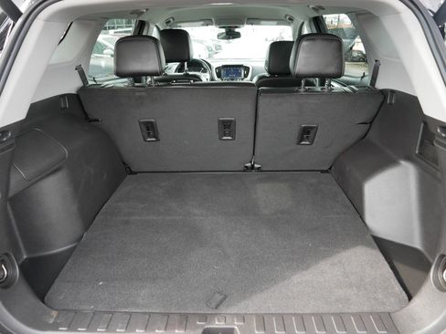 Used 2024 GMC Terrain SLT image 18