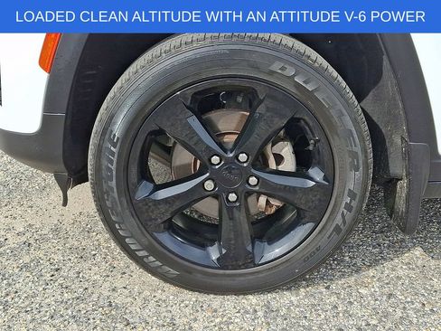 Used 2023 Jeep Grand Cherokee Altitude AWD/4WD image 8