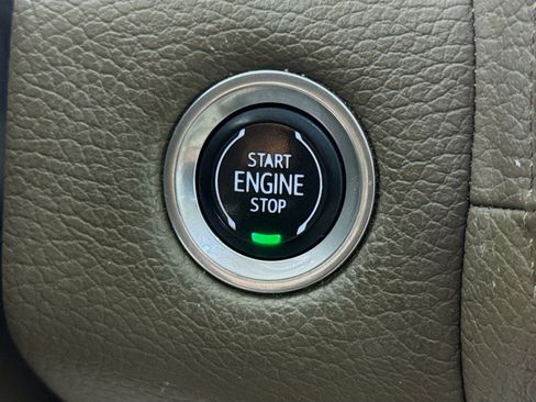 Used 2021 GMC Yukon XL Denali w/ Denali Premium Package image 21