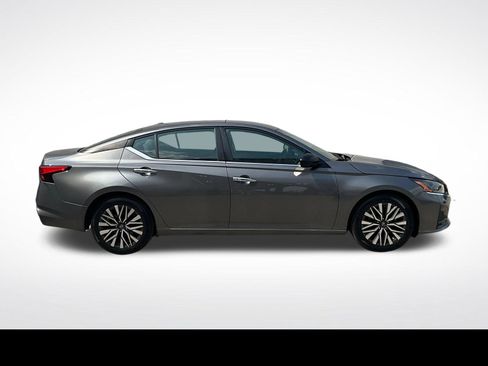 Used 2024 Nissan Altima 2.5 SV FWD image 20