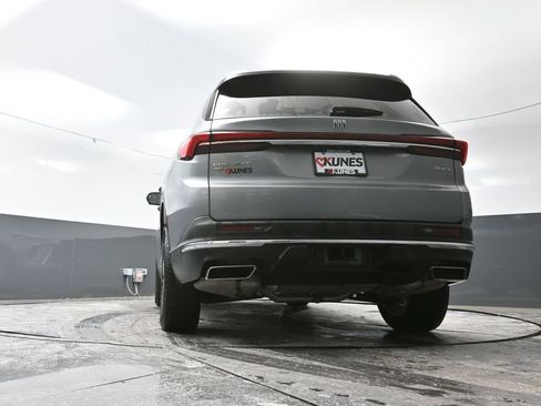 Used 2025 Buick Enclave Preferred w/ Power Package image 62