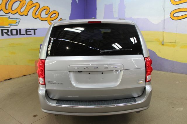Used 2019 Dodge Grand Caravan SXT FWD image 3