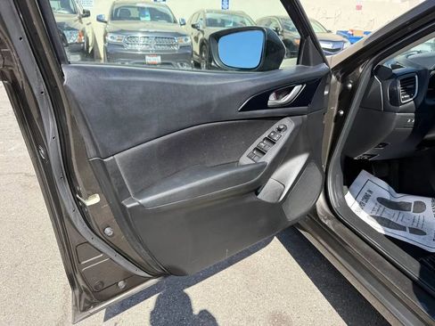 Used 2014 MAZDA MAZDA3 i Sport image 17