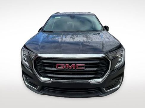 Used 2023 GMC Terrain SLE w/ Driver Convenience Package image 3