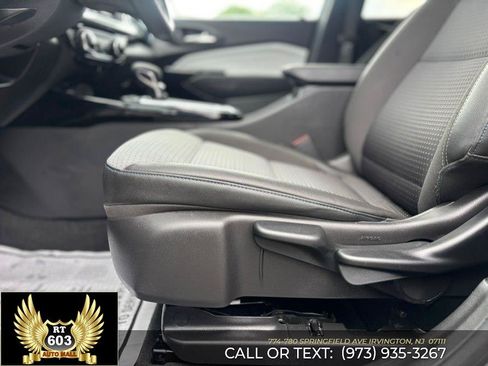 Used 2025 Chevrolet Trax LT FWD image 24