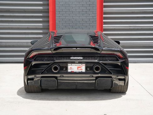 Used 2021 Lamborghini Huracan EVO RWD image 9