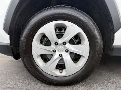 Used 2024 Toyota RAV4 LE image 4