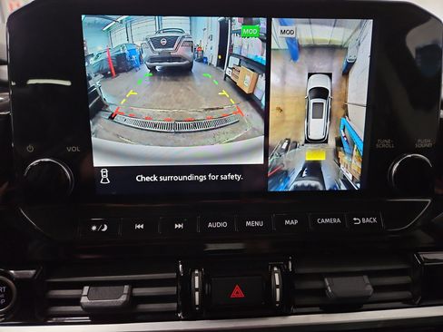 Used 2023 Nissan Pathfinder Platinum w/ Lighting Package (N92) image 21