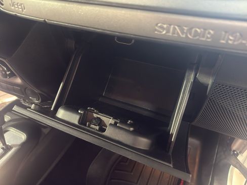 Used 2018 Jeep Wrangler Sport image 24