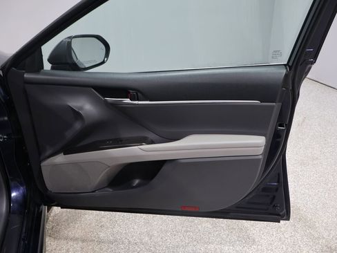 Used 2022 Toyota Camry SE image 23