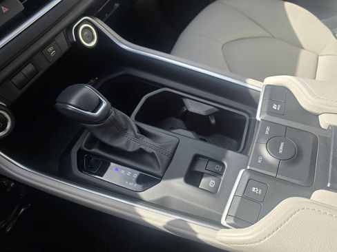 Used 2024 Toyota Grand Highlander XLE image 32