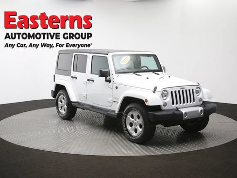 Used 2015 Jeep Wrangler Unlimited Sahara w/ Connectivity Group AWD/4WD image 50