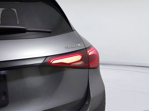 Used 2023 Mercedes-Benz GLC 300 4MATIC image 12