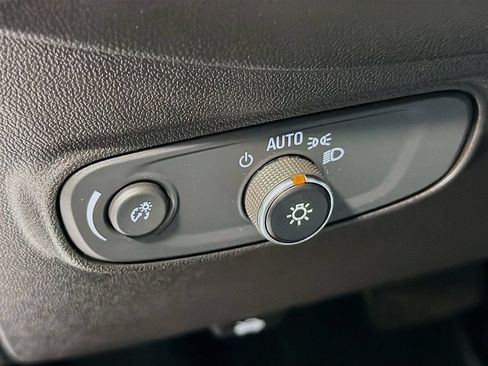 Used 2019 Chevrolet Equinox LT FWD image 12