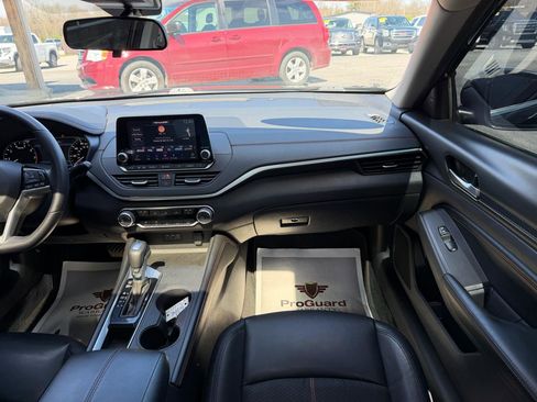 Used 2021 Nissan Altima 2.5 SR w/ SR Premium Package image 22