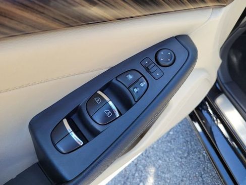 Used 2018 Nissan Maxima Platinum FWD image 17