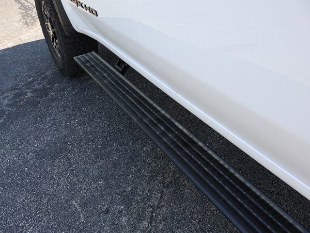New 2026 GMC Sierra 2500 AT4X w/ LPO, Black Badging Package AWD/4WD image 15