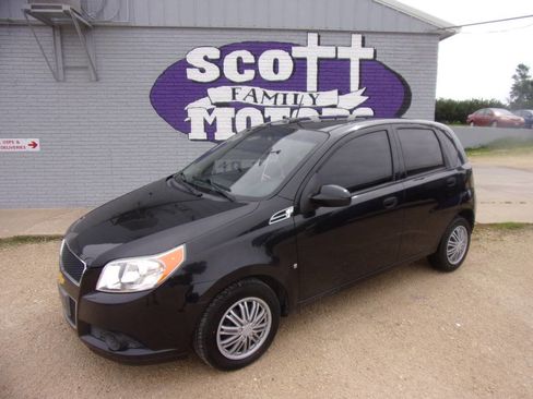 Used 2009 Chevrolet Aveo5 LT w/ Power and Convenience Package FWD image 1