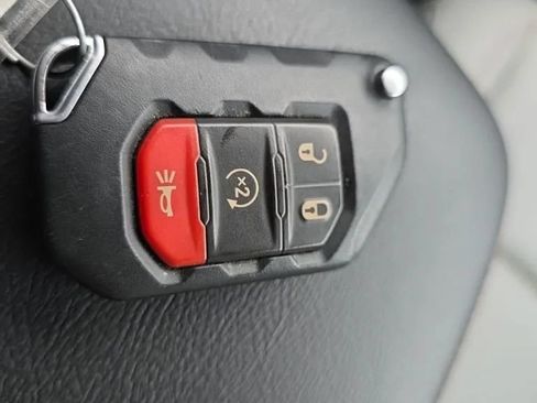 Used 2021 Jeep Gladiator Mojave AWD/4WD image 31