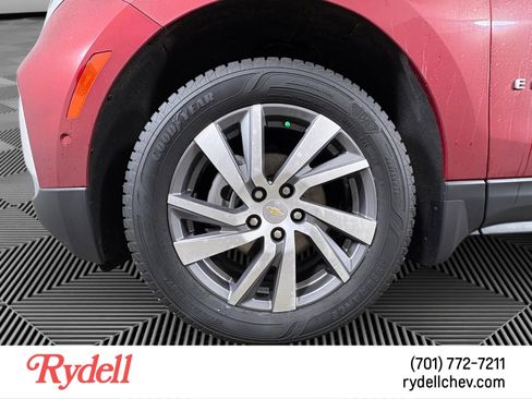 Used 2023 Chevrolet Equinox Premier AWD/4WD image 9