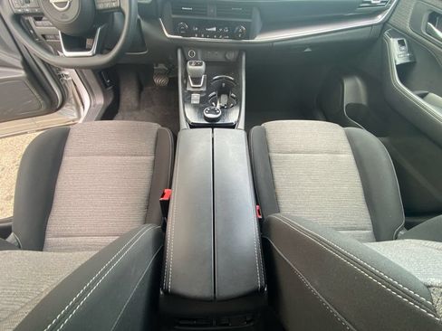 Used 2023 Nissan Rogue SV AWD/4WD image 6