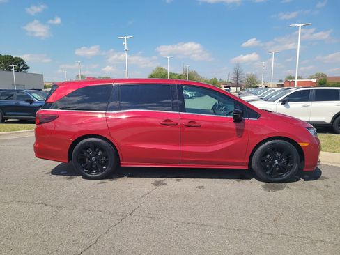 Certified 2024 Honda Odyssey Sport image 2