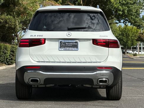 New 2025 Mercedes-Benz GLB 250 4MATIC image 4