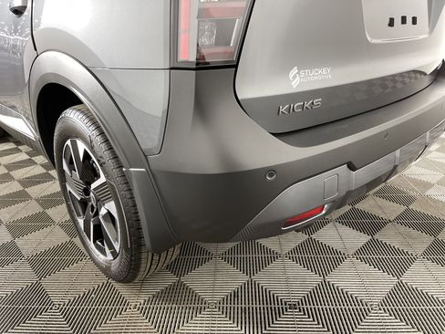 Used 2025 Nissan Kicks SV image 6