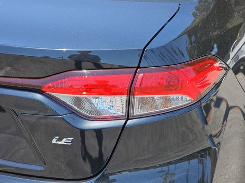Used 2022 Toyota Corolla LE w/ Carpet Mat Package (TMS) FWD image 33