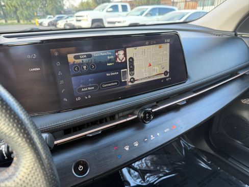 Used 2023 Nissan Ariya AWD image 18