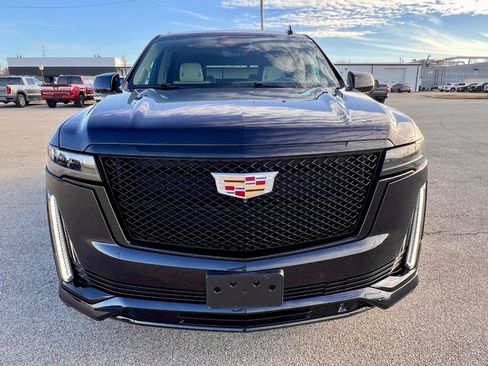 Used 2021 Cadillac Escalade Sport Platinum image 2