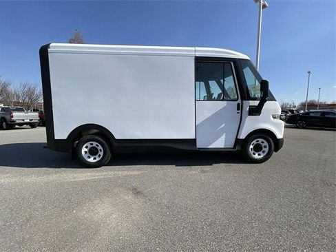 New 2025 Chevrolet Brightdrop 400 image 30