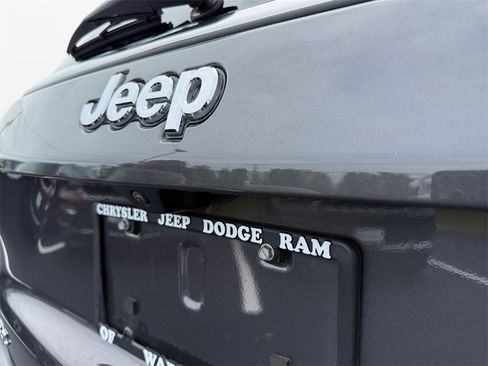 Used 2024 Jeep Compass Limited image 17