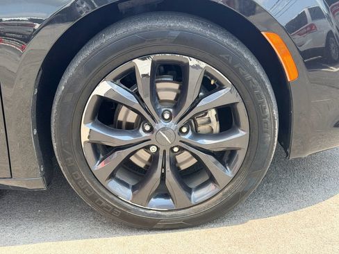 Used 2020 Chrysler Pacifica Touring-L w/ S Appearance Package FWD image 30