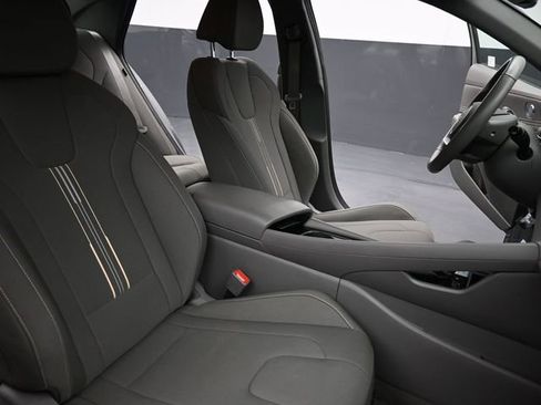 Used 2025 Hyundai Elantra SEL image 26