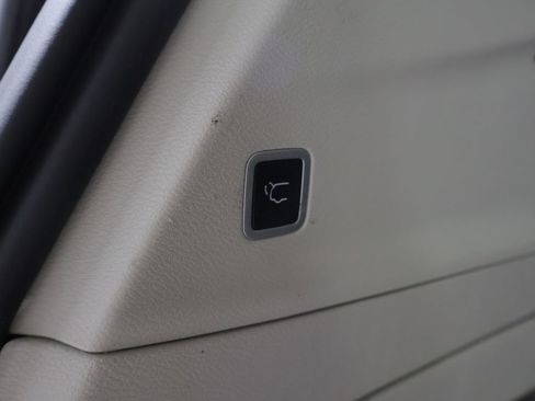 Used 2024 Chrysler Pacifica Touring-L FWD image 24