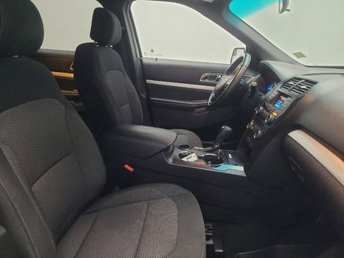 Used 2017 Ford Explorer XLT FWD image 21