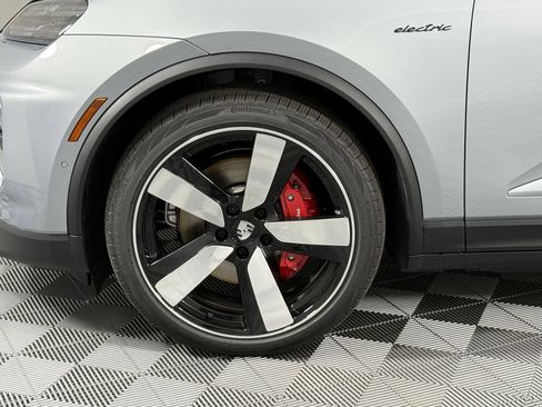 Certified 2025 Porsche Macan 4S Electric AWD/4WD image 13