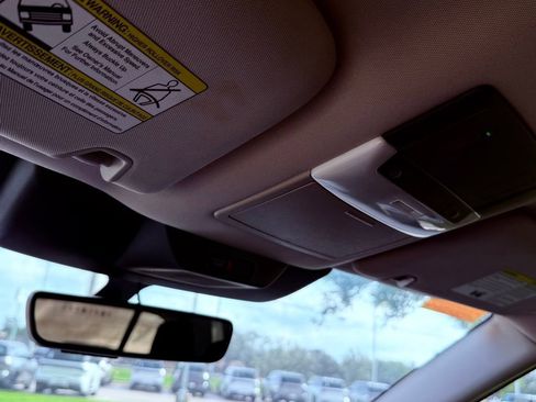 Used 2025 Nissan Pathfinder SL image 12