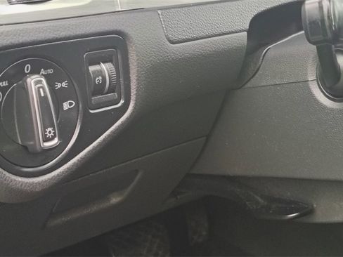 Used 2017 Volkswagen Golf SE image 11