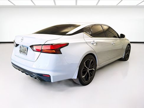 Used 2025 Nissan Altima 2.5 SR FWD image 4