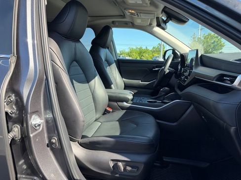 Certified 2024 Toyota Highlander XLE AWD/4WD image 19