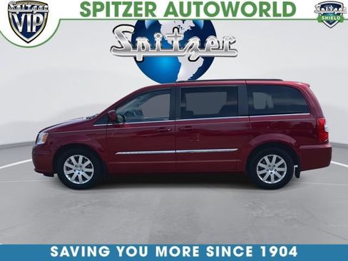 Used 2013 Chrysler Town & Country Touring FWD image 6