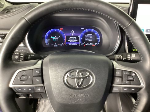 Used 2024 Toyota Highlander Platinum AWD/4WD image 25
