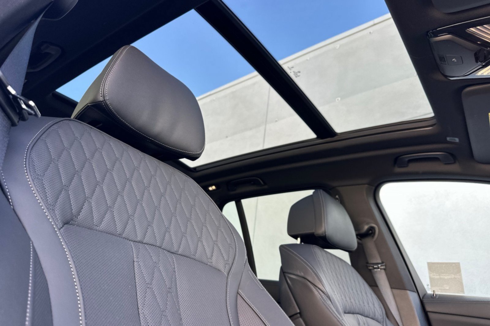Used 2024 BMW X5 sDrive40i w/ M Sport Package RWD image 16