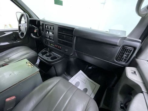 Used 2014 Chevrolet Express 2500 image 17