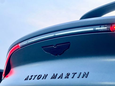 Used 2022 Aston Martin DBX Base image 13