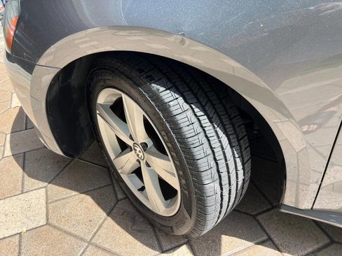 Used 2013 Volkswagen Passat 2.5 SE FWD image 22
